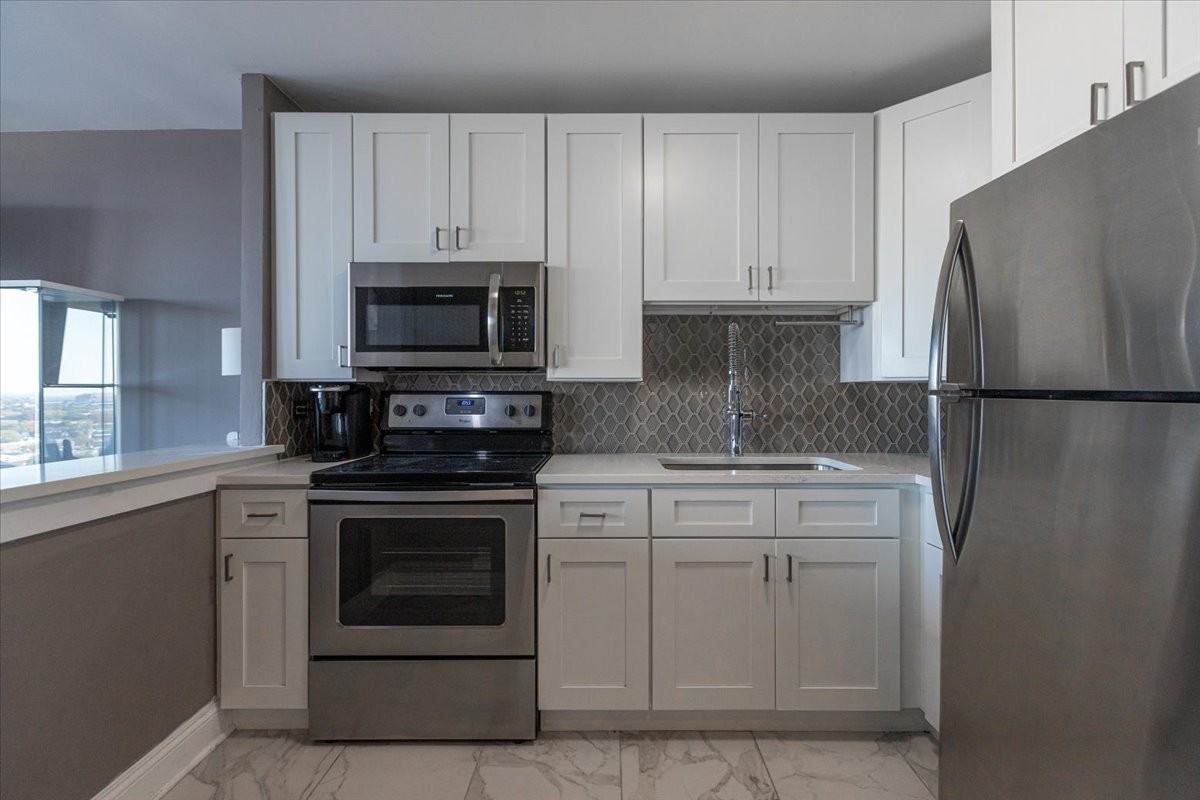 5445 N Sheridan Rd #1905 - Photo 2 of 11