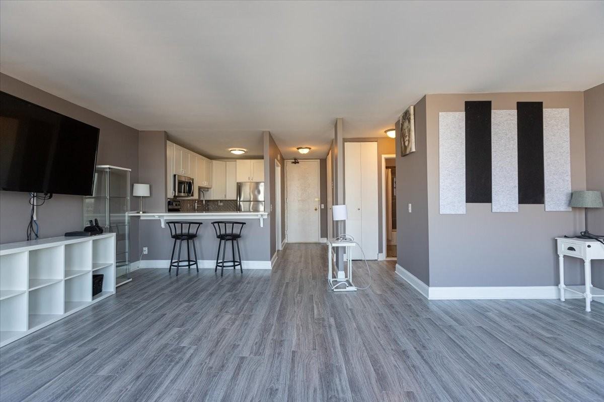 5445 N Sheridan Rd #1905 - Photo 4 of 11