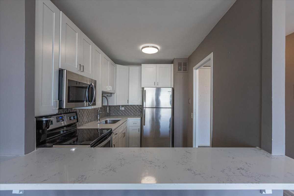 5445 N Sheridan Rd #1905 - Photo 5 of 11