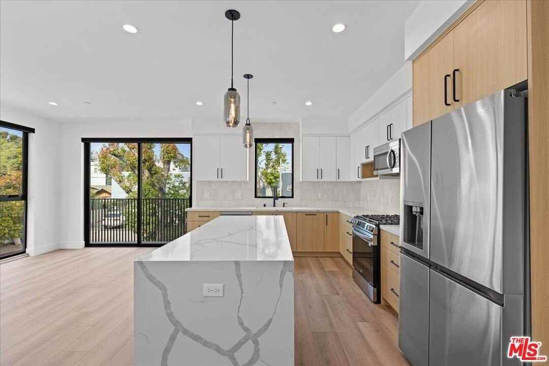 4825 Satsuma Ave Unit 2 #2 - Photo 5 of 18