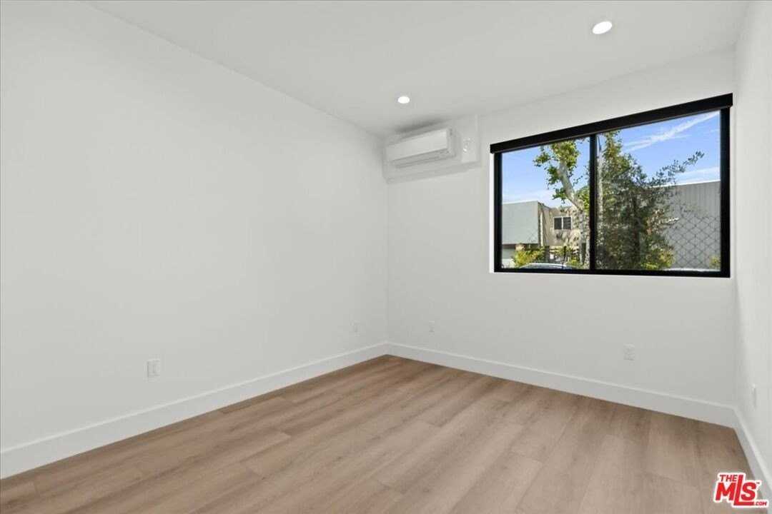 4825 Satsuma Ave Unit 2 #2 - Photo 6 of 18