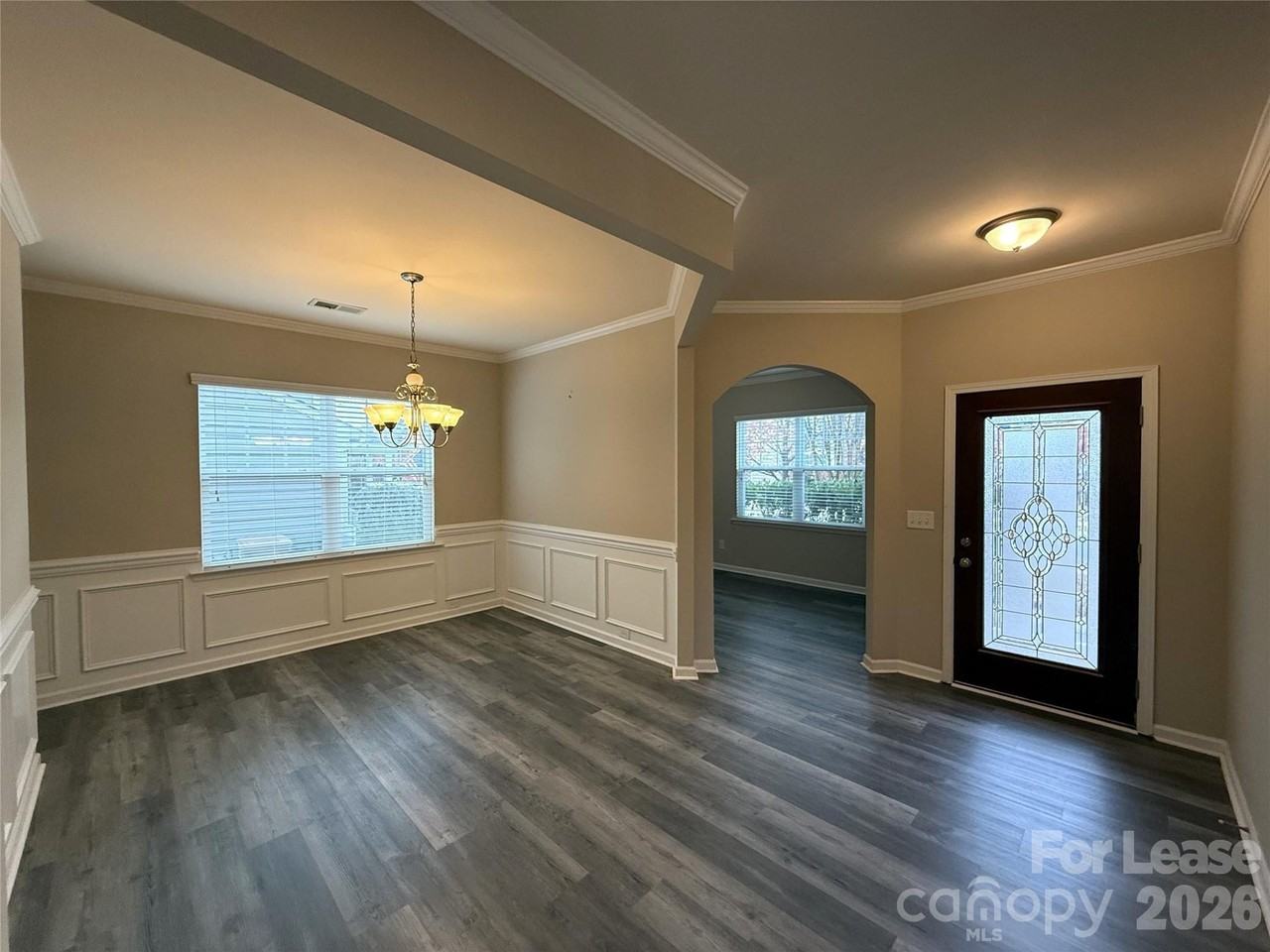 1121 Wainscott Dr - Photo 4 of 21