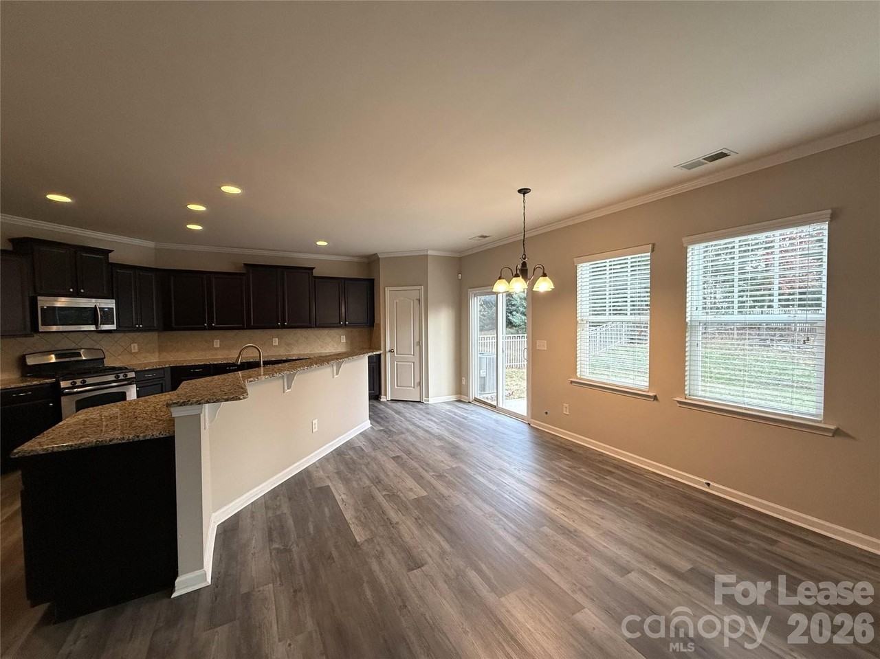 1121 Wainscott Dr - Photo 6 of 21