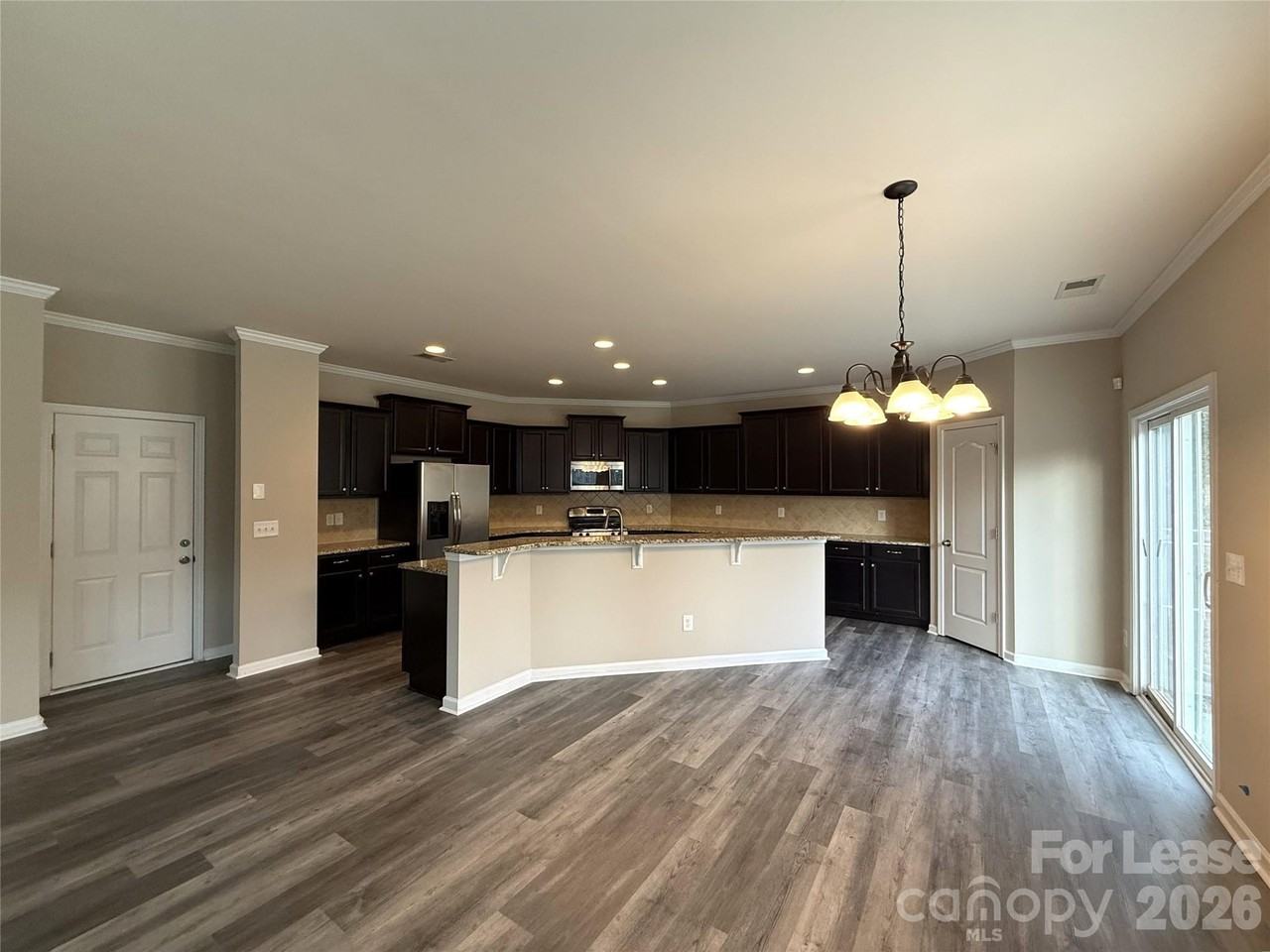 1121 Wainscott Dr - Photo 7 of 21