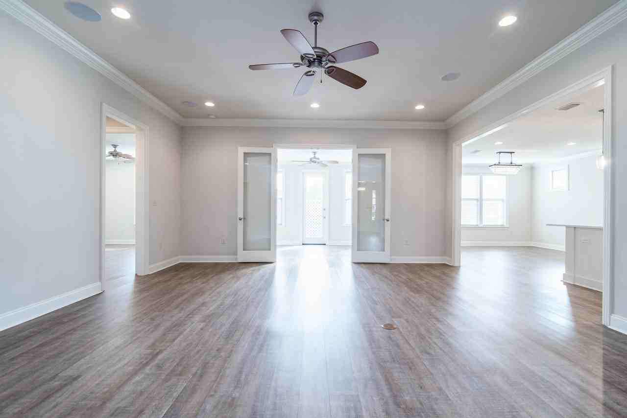 718 Woods Dr - Photo 4 of 50