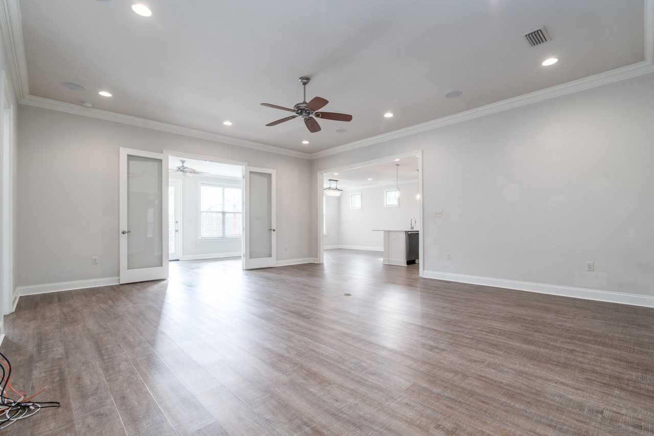 718 Woods Dr - Photo 5 of 50