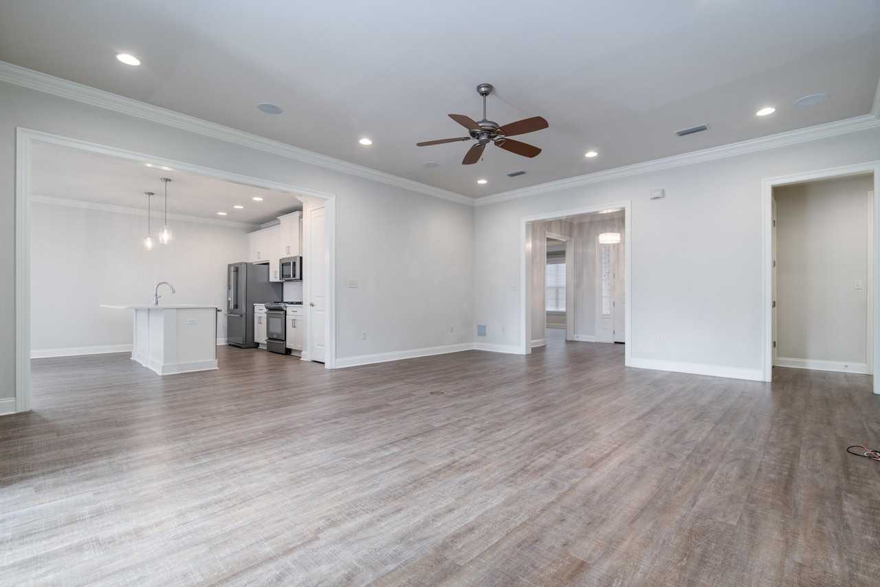 718 Woods Dr - Photo 6 of 50