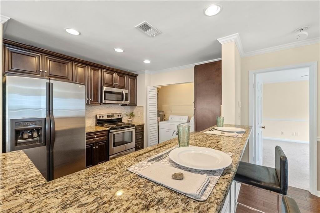 610 Mill Pond Dr Se - Photo 3 of 15