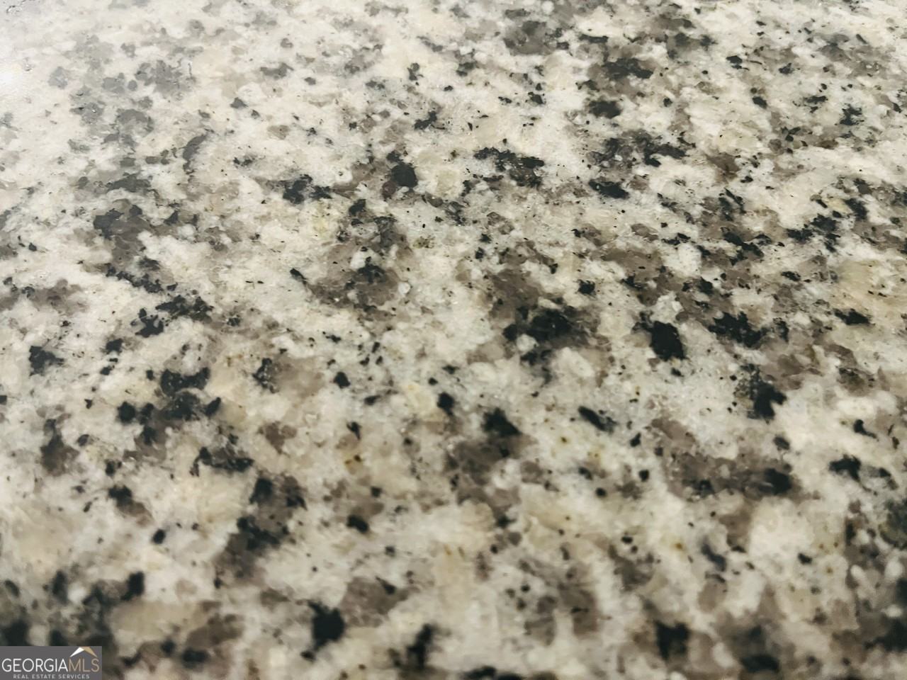 110 Lenox Cir - Photo 6 of 23