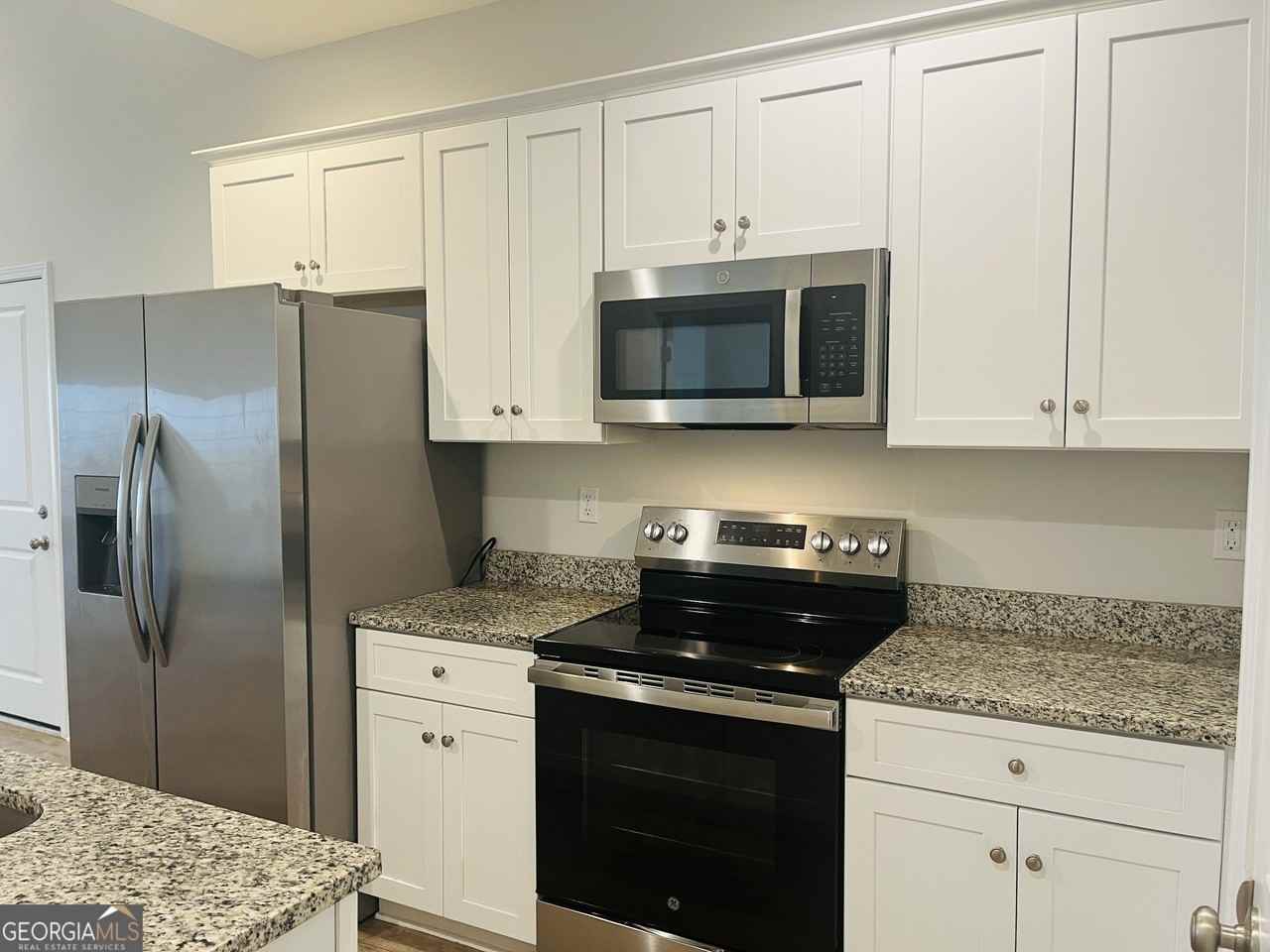 110 Lenox Cir - Photo 7 of 23