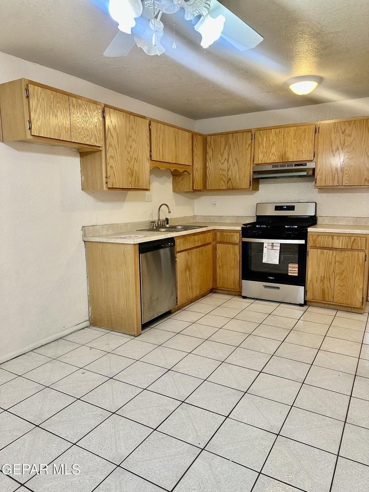 304 Fifth St - Photo 4 of 13