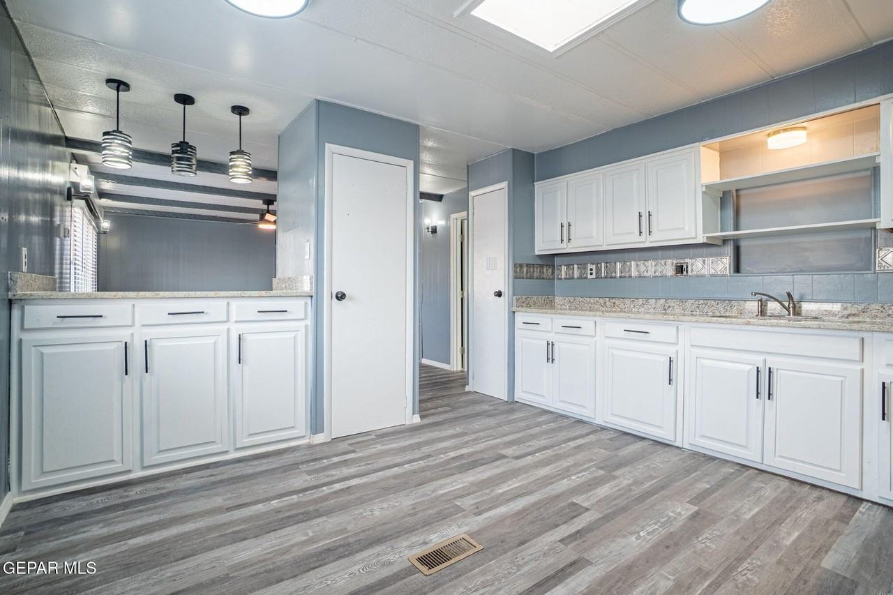 228 Territory Dr - Photo 7 of 21