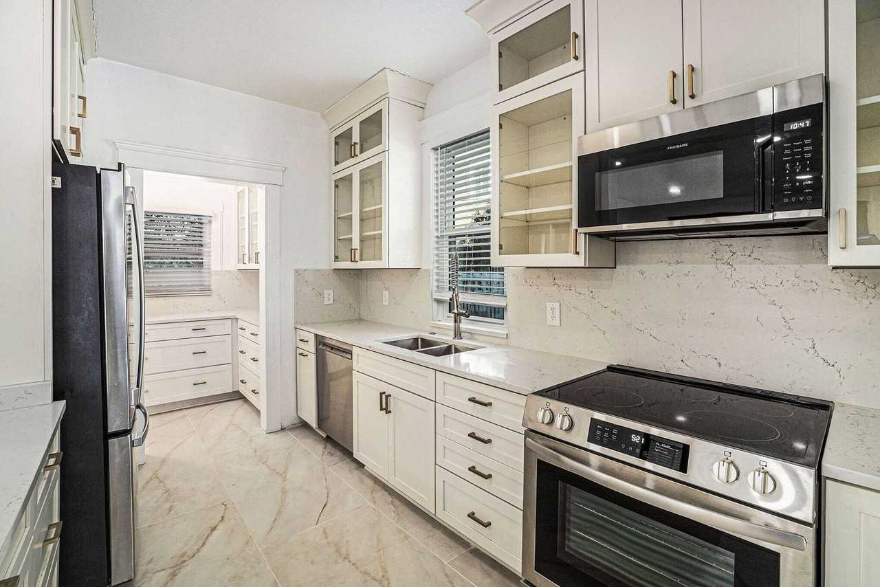 1208 Olivia Ave - Photo 6 of 15