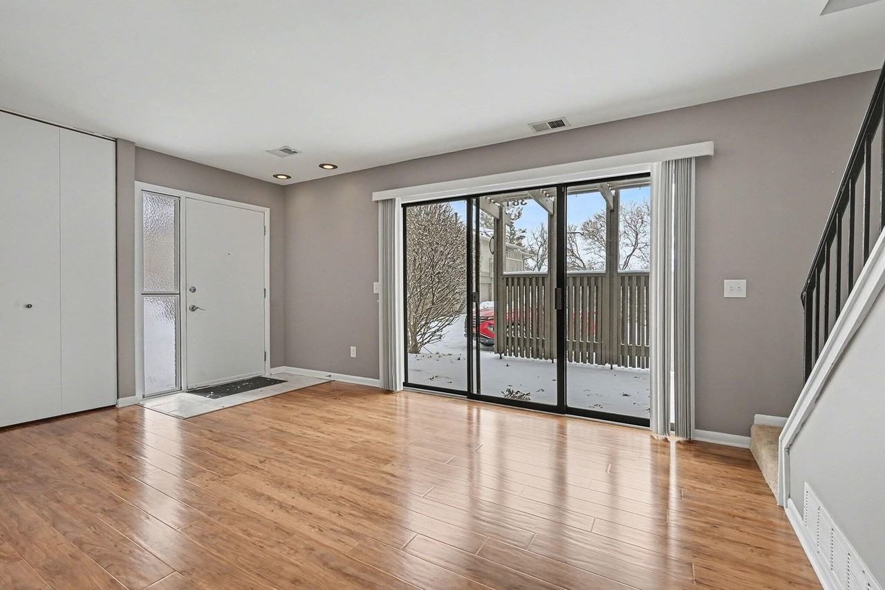 3812 Greenleaf Cir - Photo 5 of 18