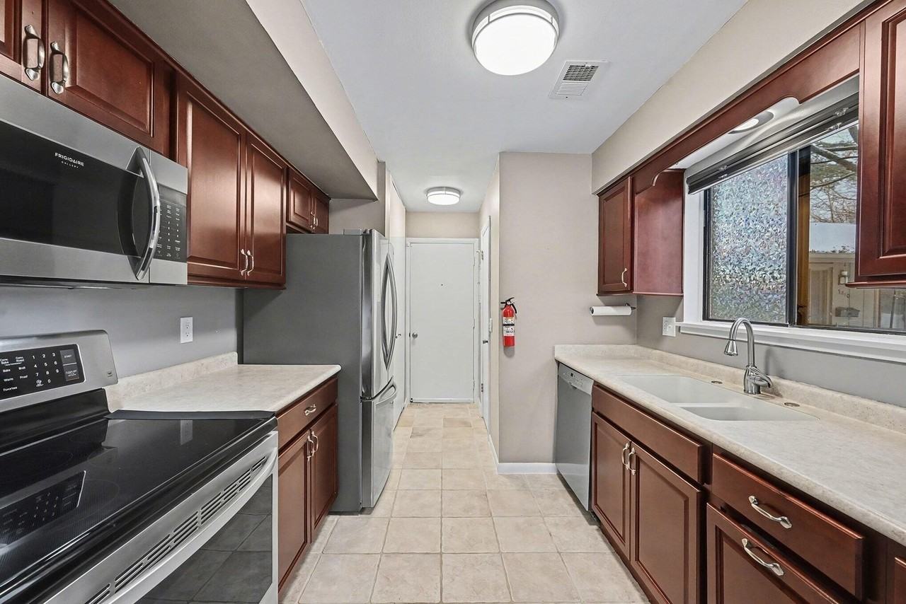 3812 Greenleaf Cir - Photo 7 of 18