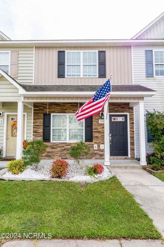 530 Oyster Rock Ln - Photo 2 of 31