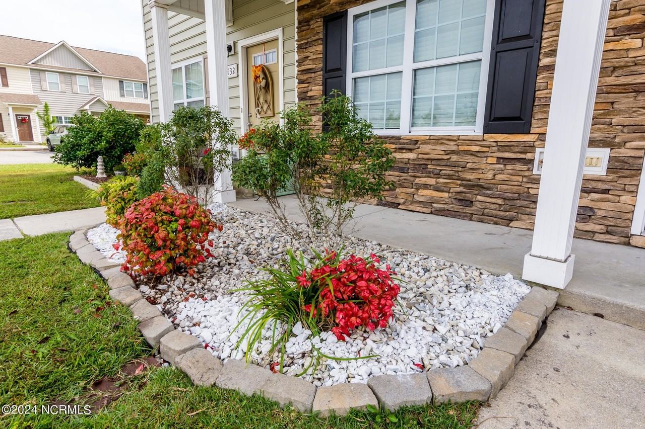 530 Oyster Rock Ln - Photo 4 of 31