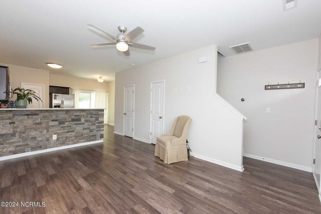 530 Oyster Rock Ln - Photo 6 of 31