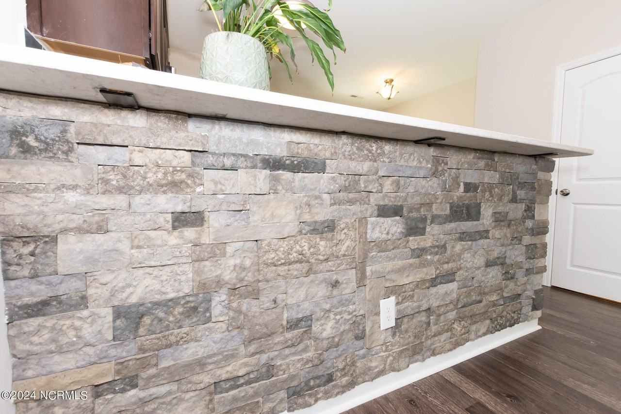 530 Oyster Rock Ln - Photo 7 of 31