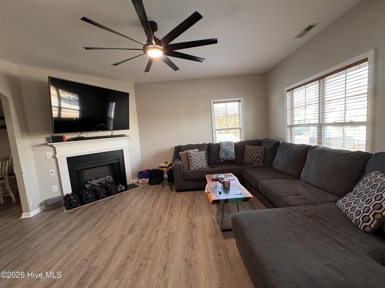 125 Stonecroft Ln - Photo 2 of 26