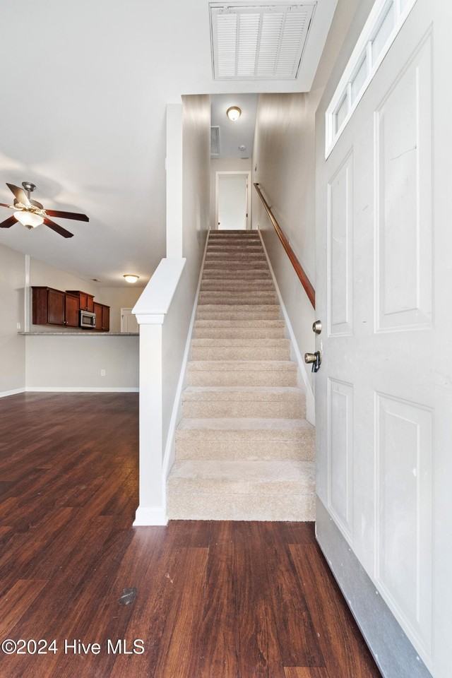 512 Oyster Rock Ln - Photo 2 of 17