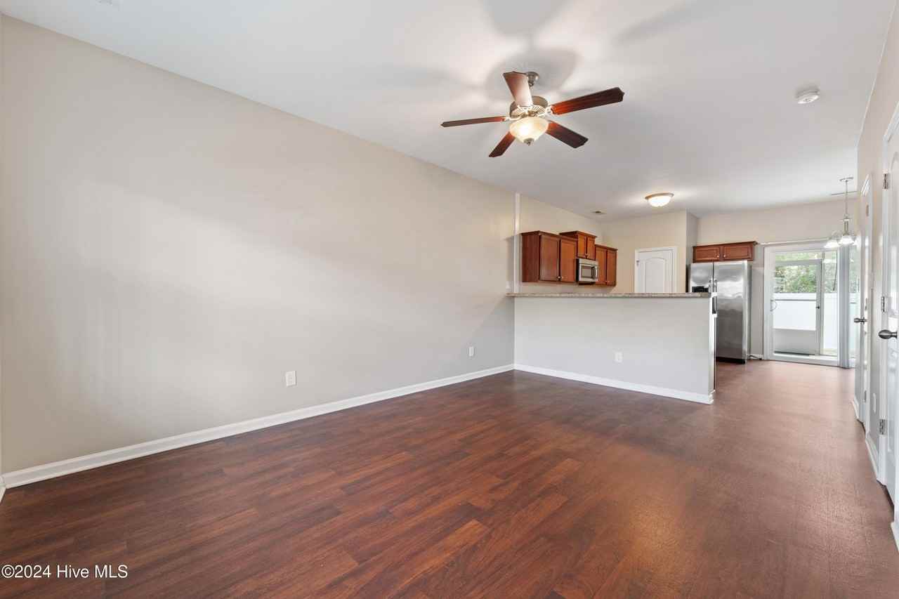 512 Oyster Rock Ln - Photo 3 of 17