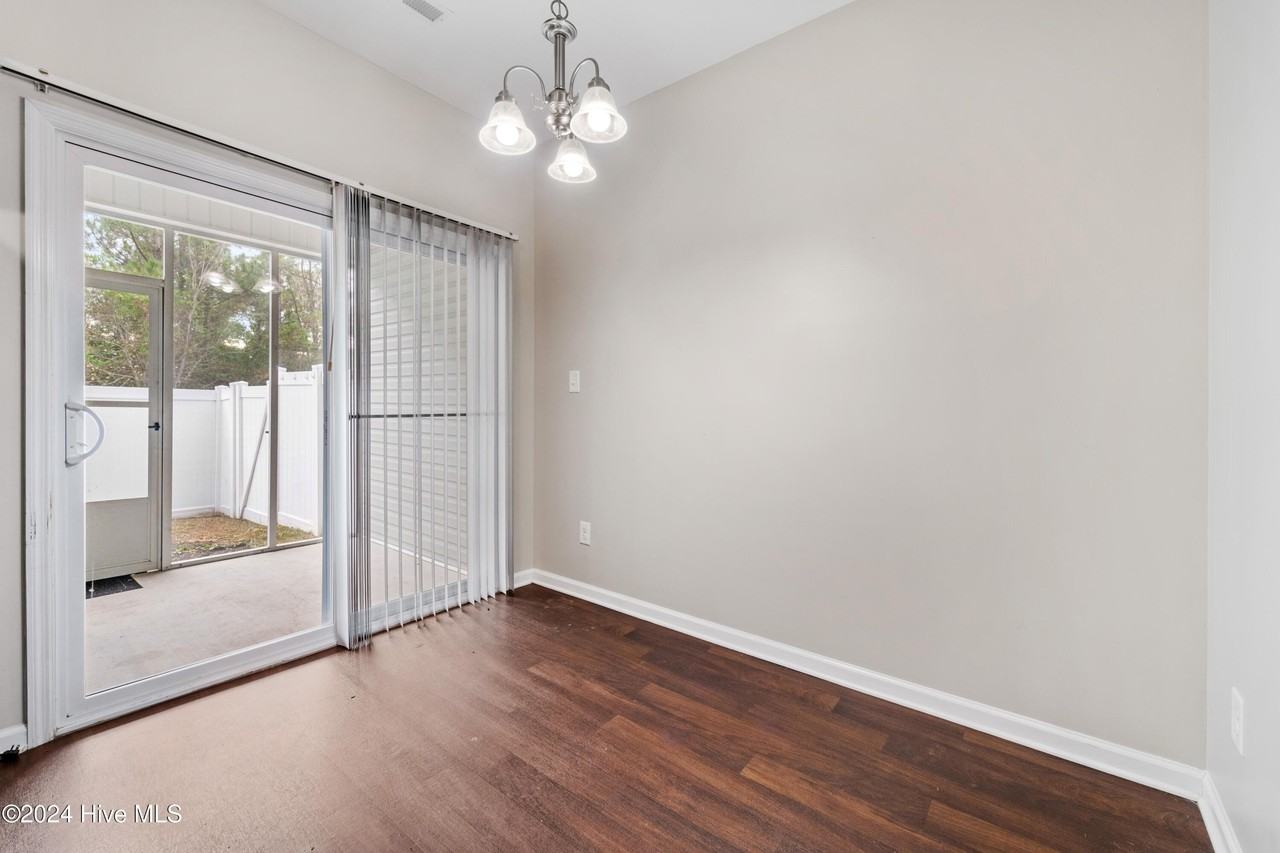 512 Oyster Rock Ln - Photo 6 of 17