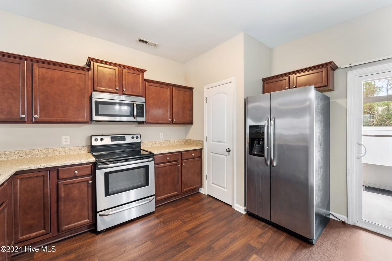 512 Oyster Rock Ln - Photo 7 of 17