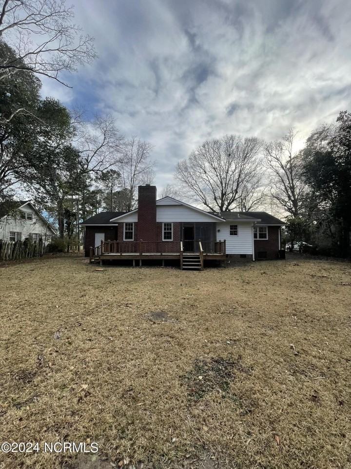 315 Brookview Dr - Photo 4 of 13