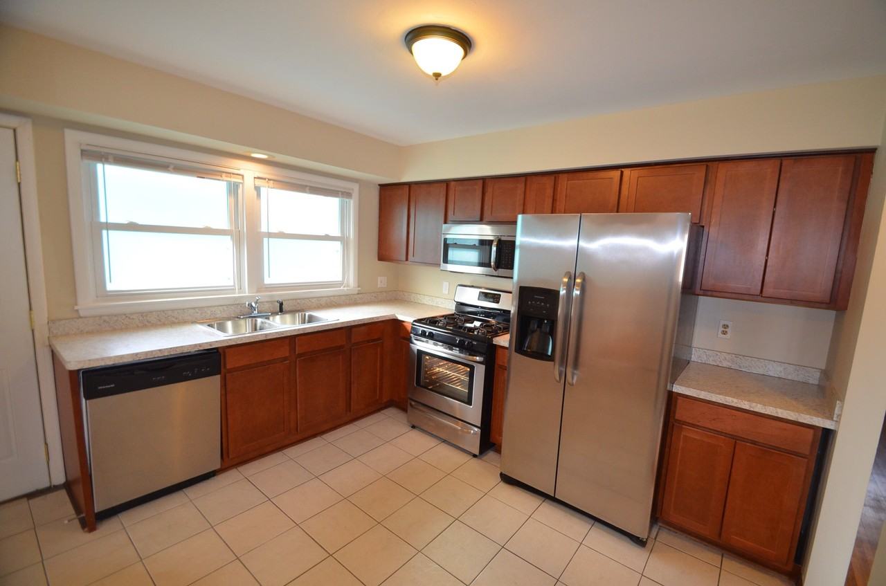 3014 Buchanan St NE - Photo 3 of 11
