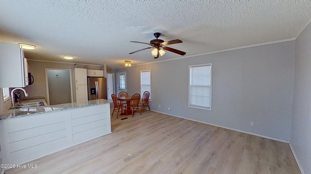 337 Dwight St - Photo 3 of 25