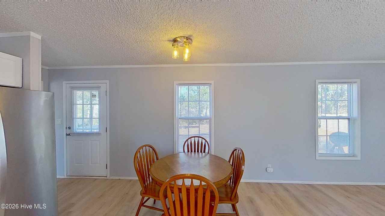 337 Dwight St - Photo 7 of 25