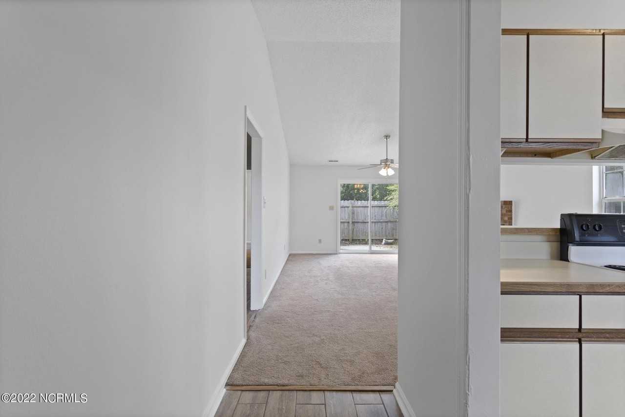 100 Creekview Dr - Photo 2 of 22