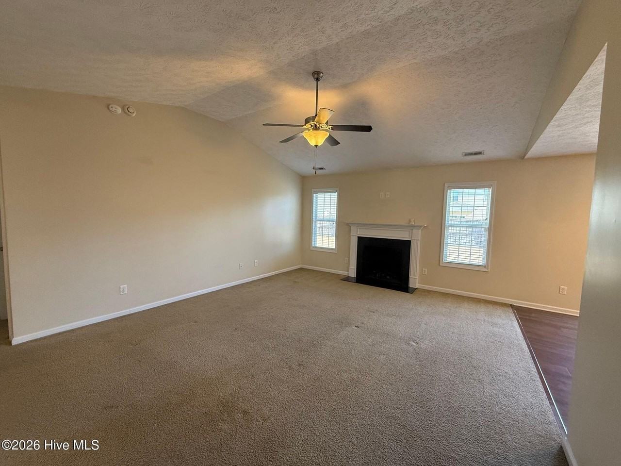 712 Radiant Dr - Photo 3 of 16