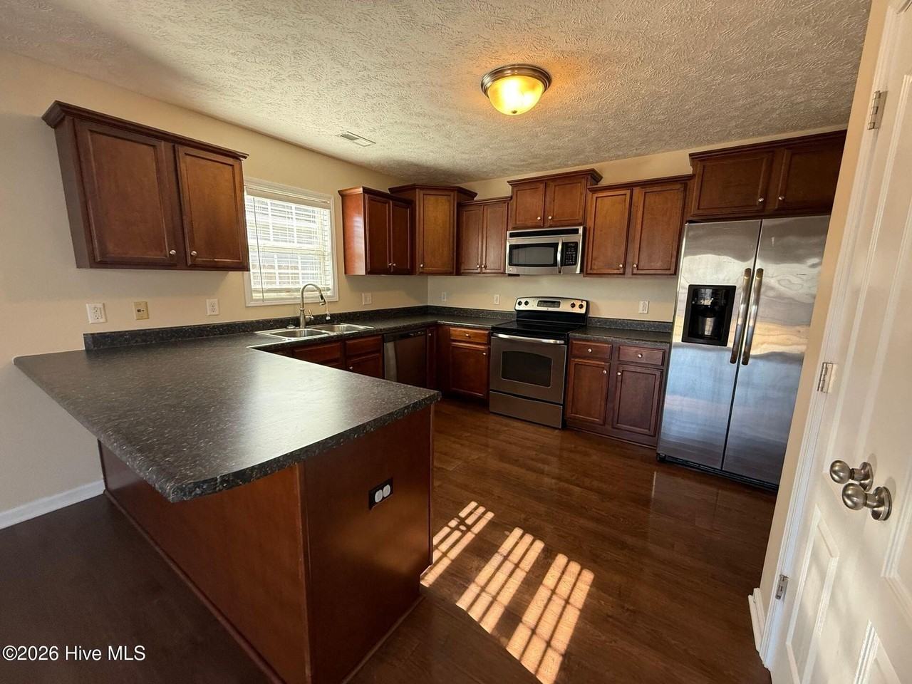 712 Radiant Dr - Photo 4 of 16