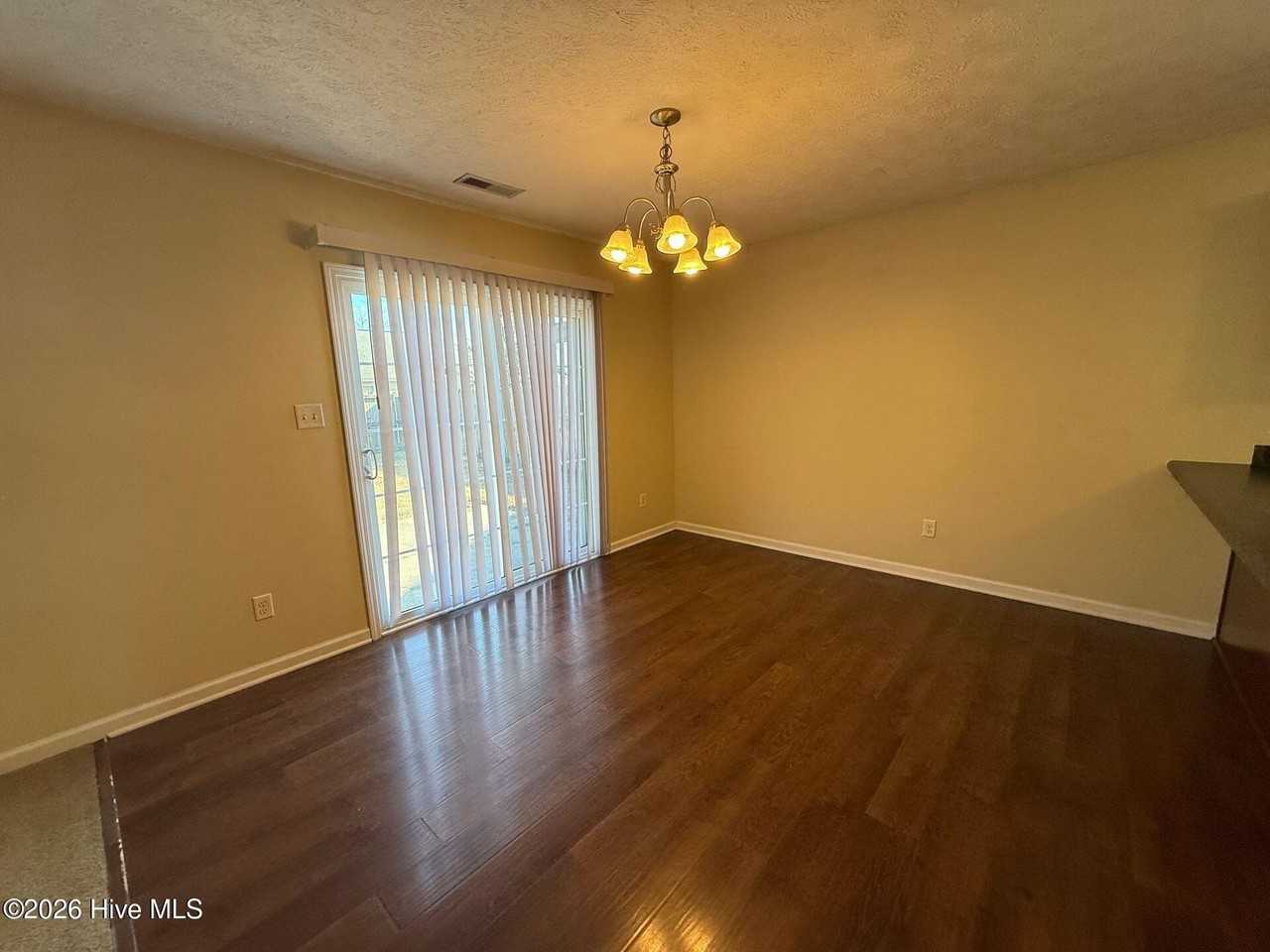 712 Radiant Dr - Photo 6 of 16