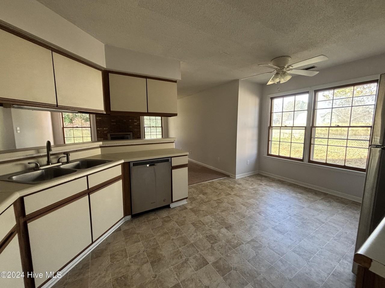 115 Honey Tree Ct - Photo 7 of 17