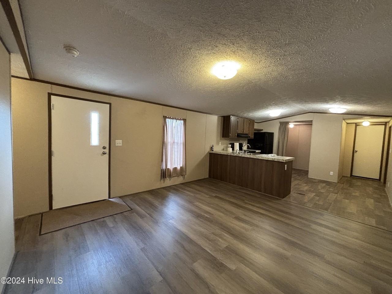 109 N Queens St - Photo 2 of 20