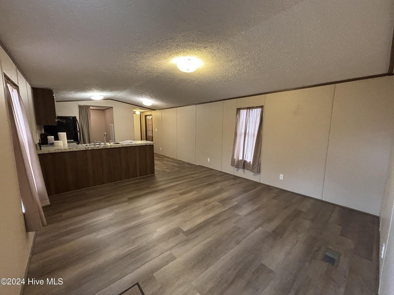 109 N Queens St - Photo 3 of 20