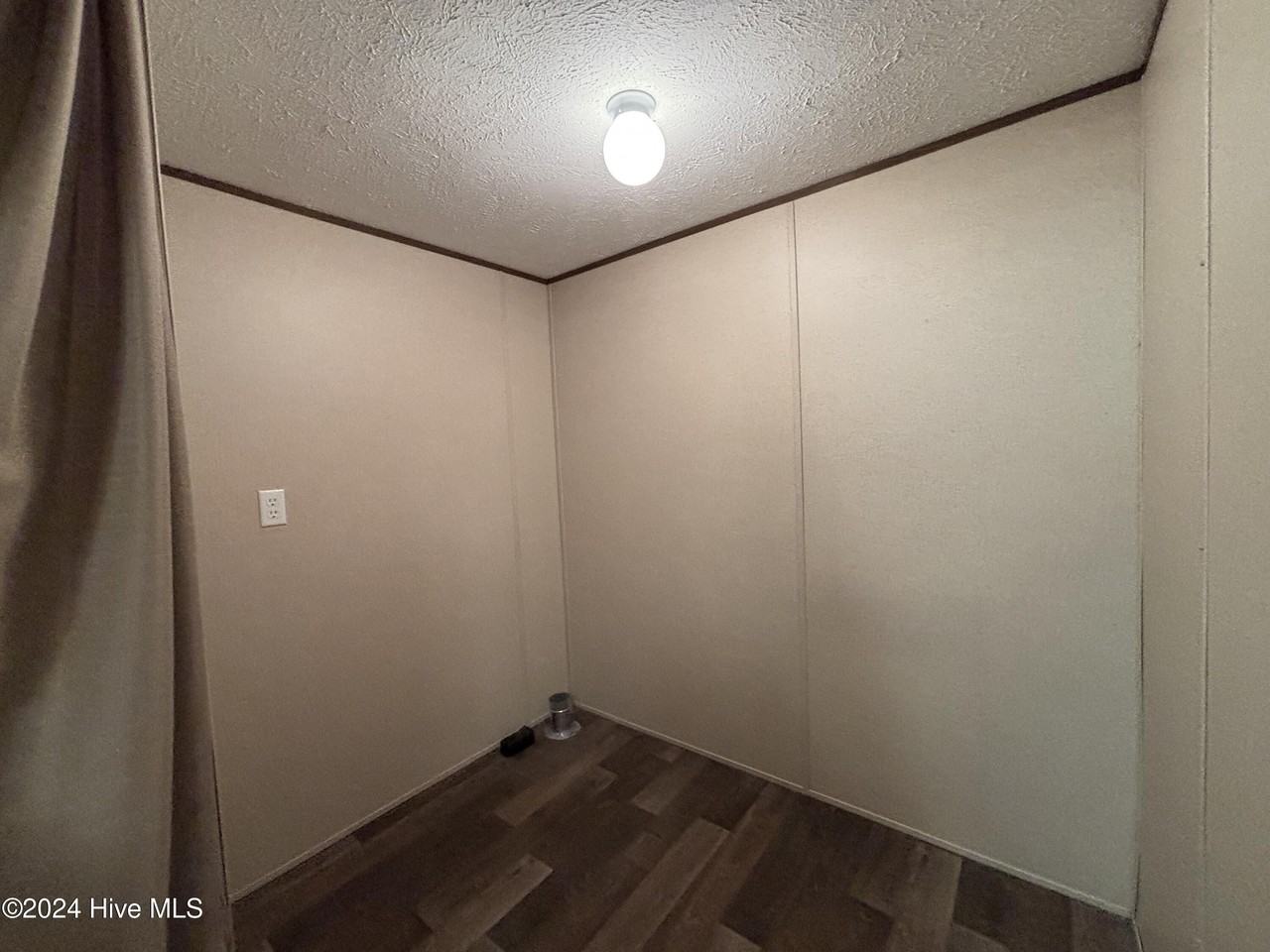 109 N Queens St - Photo 6 of 20