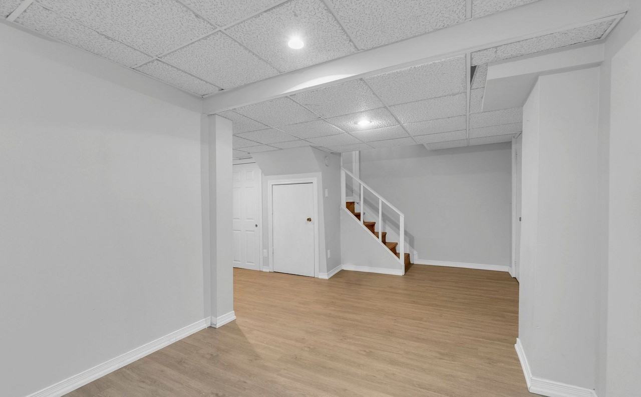 35 Ferri Crescent - Photo 7 of 9