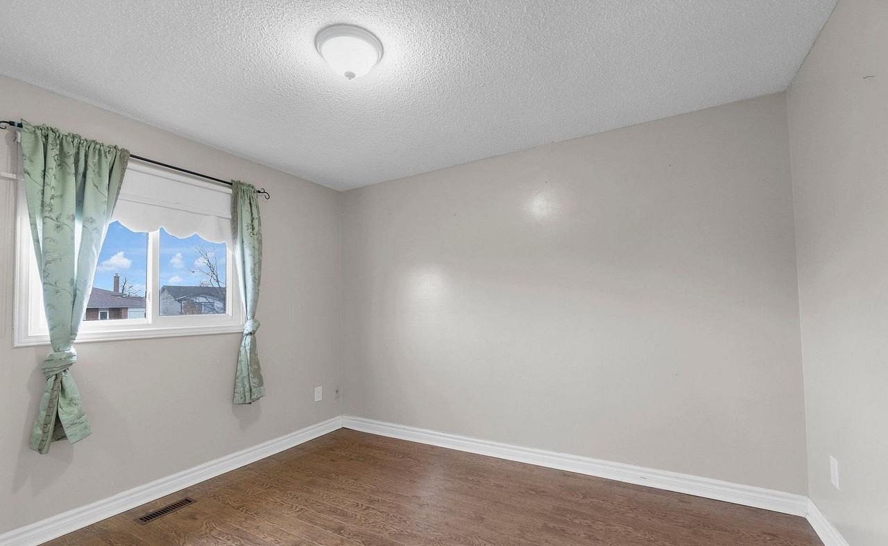 35 Ferri Crescent - Photo 6 of 9