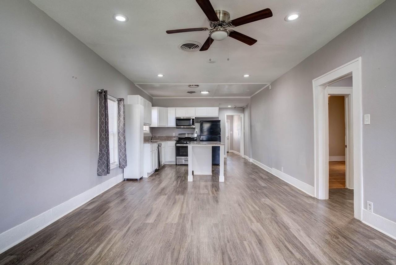 1922 26th St - Photo 3 of 19