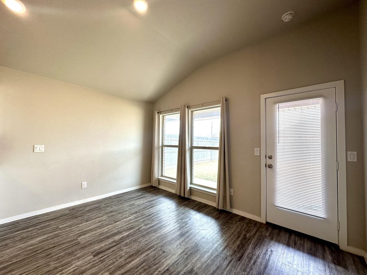 7526 31st Pl - Photo 6 of 14