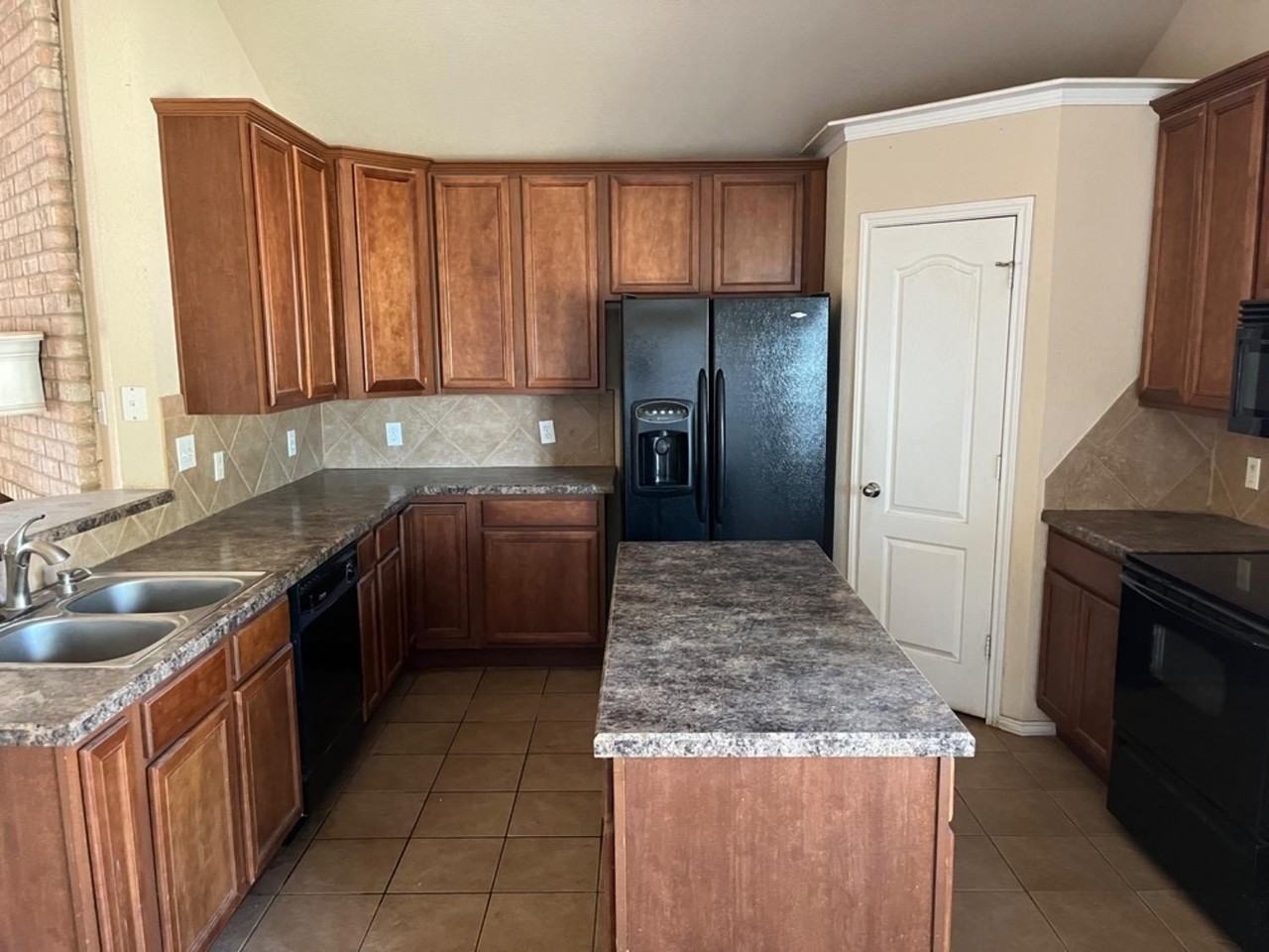 3601 Pontiac Ave - Photo 4 of 14