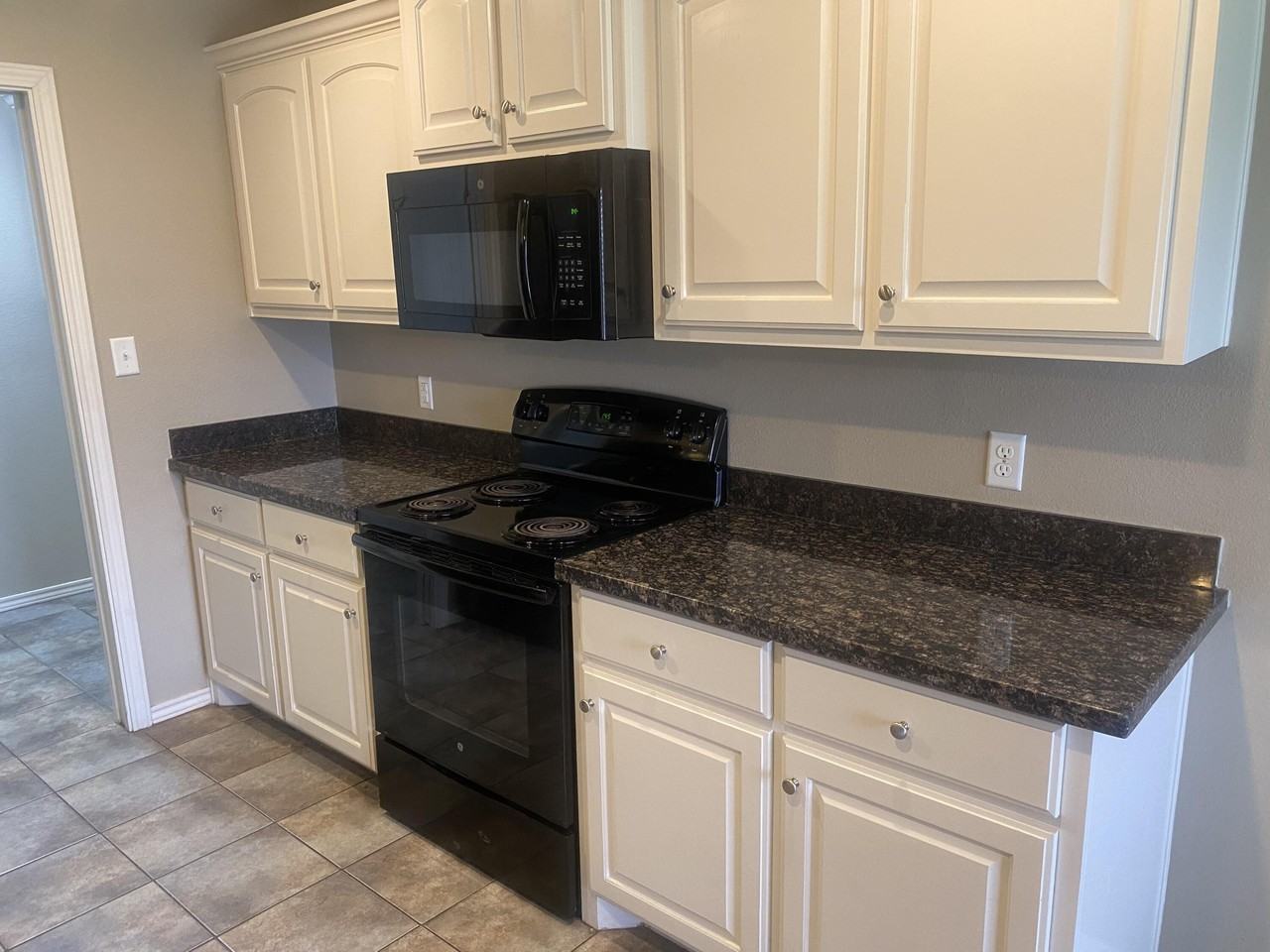 8701 12th St - Photo 4 of 8