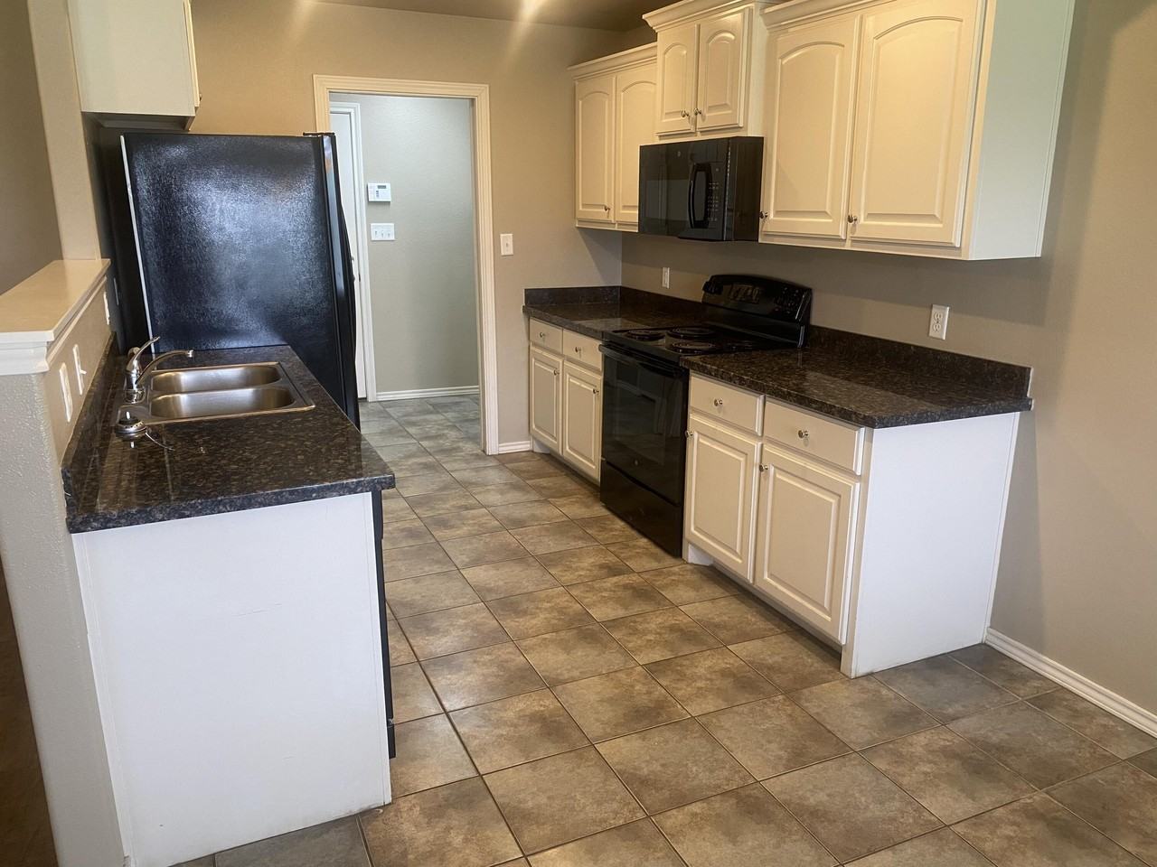 8701 12th St - Photo 5 of 8