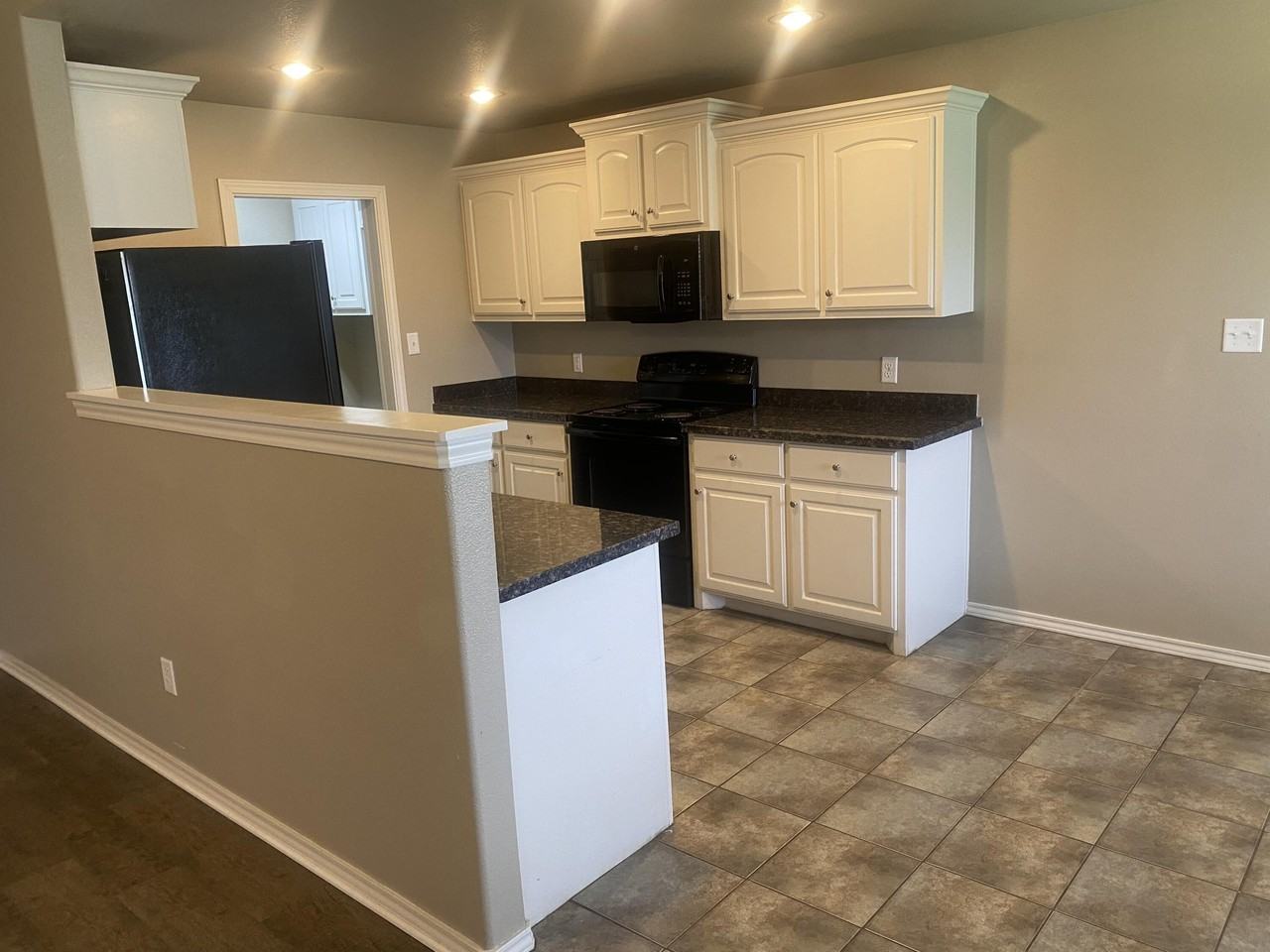 8701 12th St - Photo 6 of 8