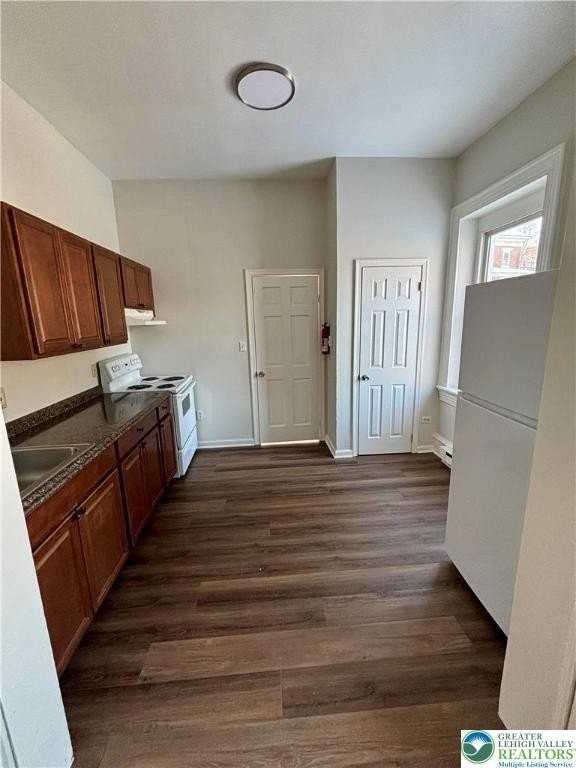 350 Main St Apt 5 #5 - Photo 6 of 18