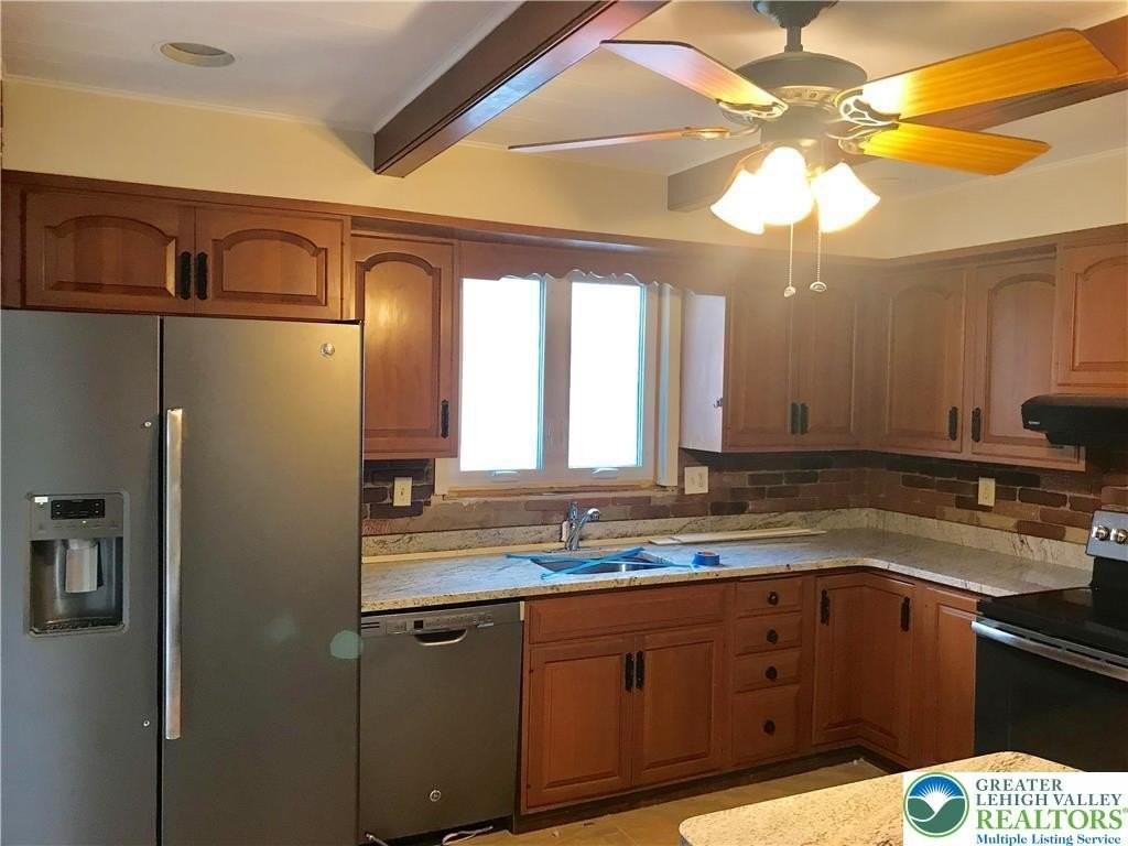 425 Bank St - Photo 2 of 11